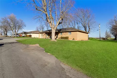 406 N Reimer, Corn, OK 73024 photo 3