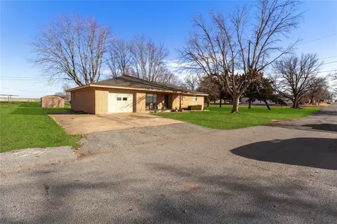 406 N Reimer, Corn, OK 73024 photo 2