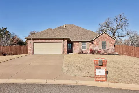 821 White Tail Ct, Guthrie, OK 73044