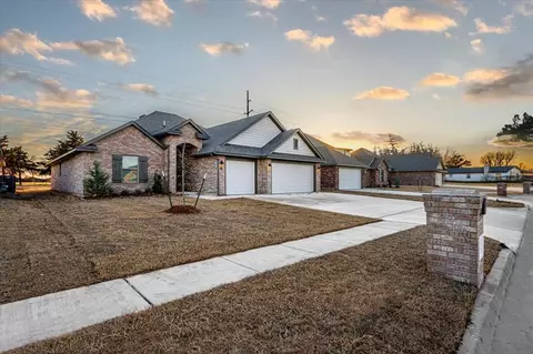 708 Black Mesa Ct, Yukon, OK 73099