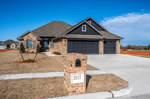 2017 W Crossbow Way, Mustang, OK 73064
