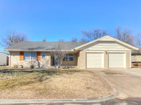 9817 Village Dr, The Village, OK 73120