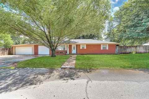1122 W Ave C, Elk City, OK 73644
