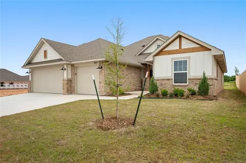 4813 Mistywood Ln, Mustang, OK 73064