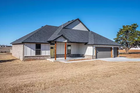 4931 Meadow Dr, Guthrie, OK 73044