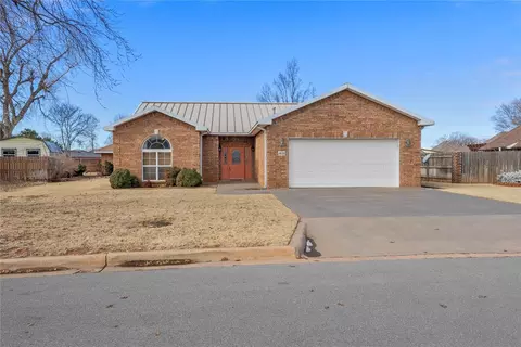 1825 Linwood St, Weatherford, OK 73096