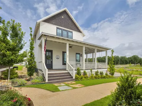 56 Center Ln, Carlton Landing, OK