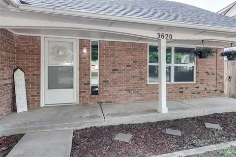 3620 Ridgehaven Dr, Midwest City, OK 73110