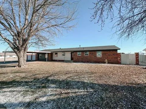 729 N Stanley St, Hinton, OK 73047