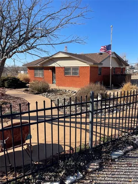 620 S Choctaw Ave, Geary, OK 73040