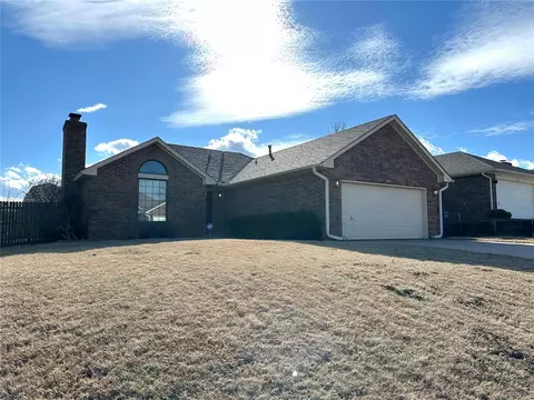 1207 Windsor Pl, Shawnee, OK 74804