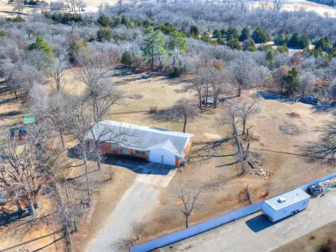 2204 Dixon Rd, Choctaw, OK 73020