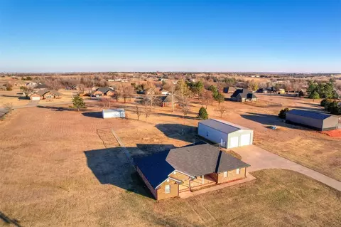 102 Briscoe Dr, Tuttle, OK 73089