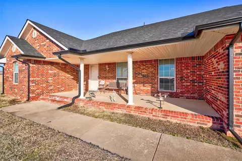 102 Briscoe Dr, Tuttle, OK 73089 photo 3