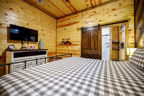 Bedroom - 80 Juniper Rd, Broken Bow, OK 74728 photo 2 of 10