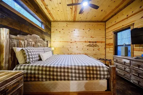 Bedroom - 80 Juniper Rd, Broken Bow, OK 74728 photo 9 of 10