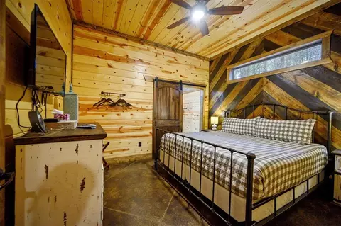 Bedroom - 80 Juniper Rd, Broken Bow, OK 74728 photo 1 of 10
