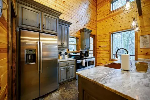 Kitchen - 80 Juniper Rd, Broken Bow, OK 74728 photo 2 of 4