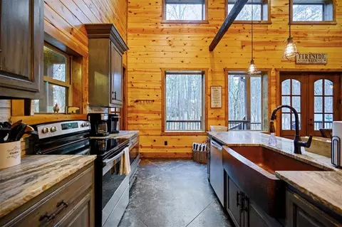 Kitchen - 80 Juniper Rd, Broken Bow, OK 74728 photo 3 of 4