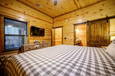 Bedroom - 80 Juniper Rd, Broken Bow, OK 74728 photo 8 of 10
