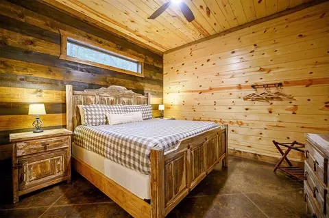 Bedroom - 80 Juniper Rd, Broken Bow, OK 74728 photo 6 of 10