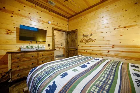 Bedroom - 80 Juniper Rd, Broken Bow, OK 74728 photo 5 of 10