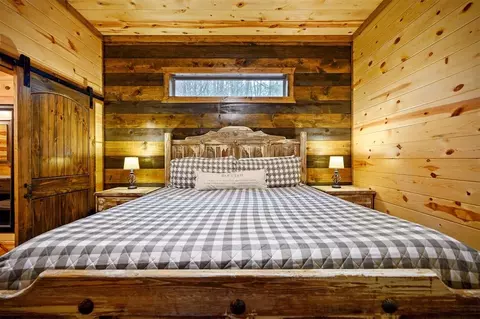 Bedroom - 80 Juniper Rd, Broken Bow, OK 74728 photo 7 of 10