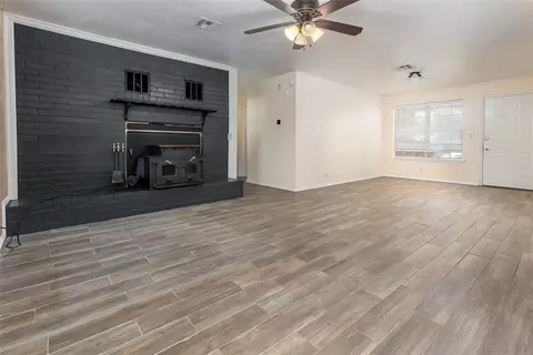 328 E Forest Ln, Mustang, OK 73064