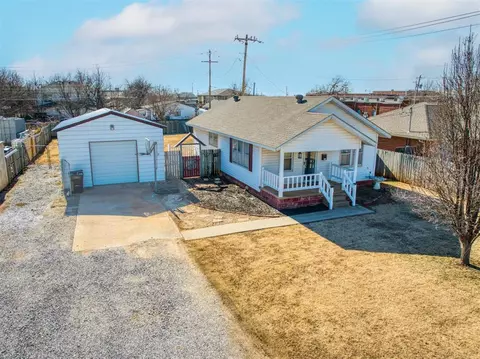 124 NE 3rd St, Moore, OK 73160