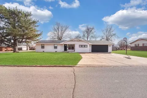 1502 W B Ave, Elk City, OK 73644