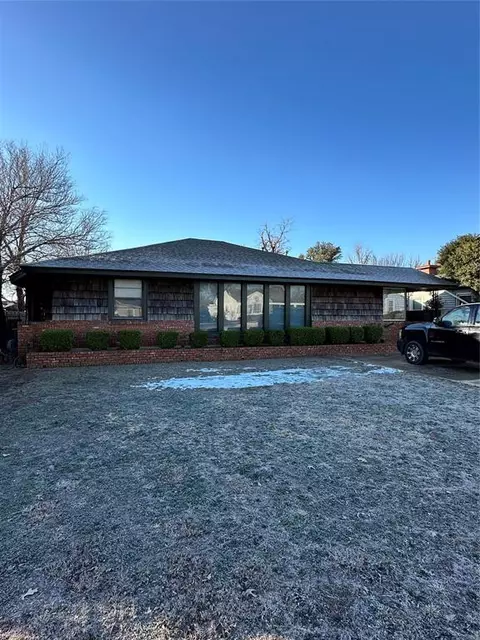 1010 E Cypress St, Altus, OK 73521