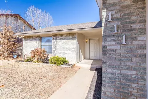 111 London Ln, Midwest City, OK 73110