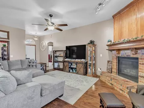 517 Allison Ln, Moore, OK 73160 photo 9