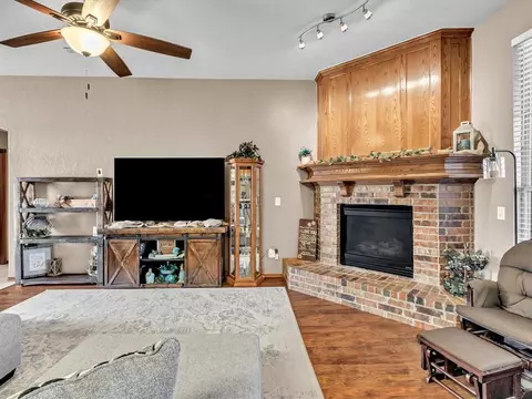 517 Allison Ln, Moore, OK 73160 photo 8