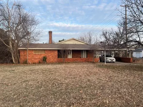 1427 S 16th St, Chickasha, OK 73018