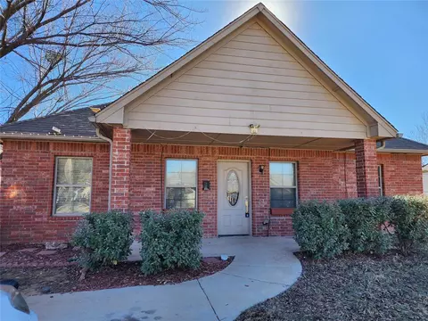 108 W Clegern Ave, Edmond, OK 73003