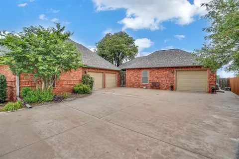 809 Queens Way, Altus, OK 73521 photo 2