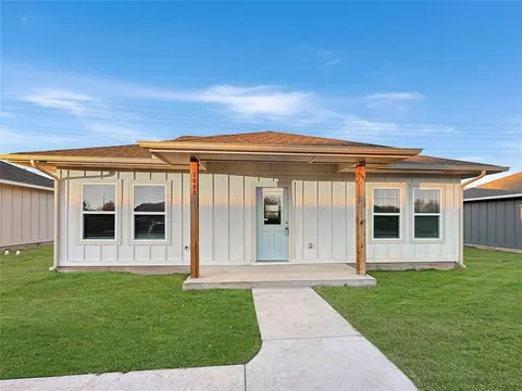 1219 S 1st St, Chickasha, OK 73018