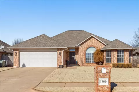 1909 Oxford St, Edmond, OK 73013