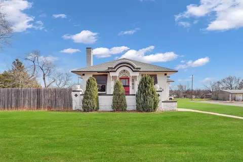 702 N 4th St, Sayre, OK 73662