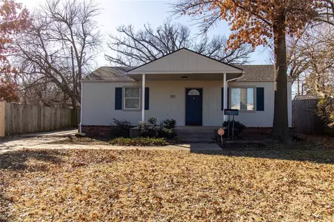 302 W Kittyhawk Dr, Midwest City, OK 73110