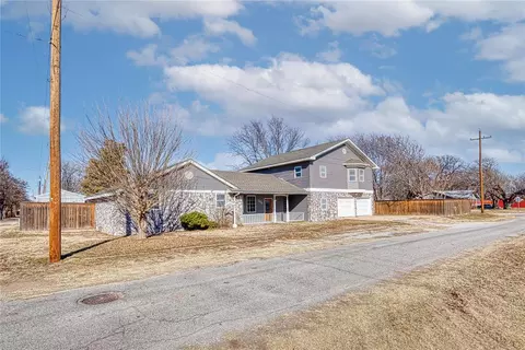 705 W 7th St, Erick, OK 73645