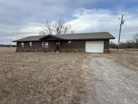 1716 W 9th St, Cushing, OK 74023