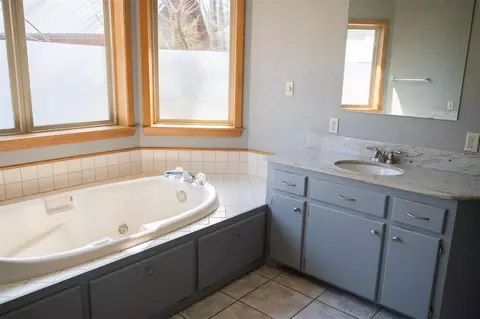 Bath - 53 E Fork Rd, Broken Bow, OK 74728 photo 3 of 6