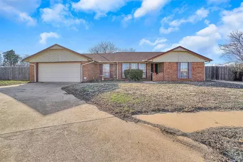 701 Canterbury Blvd, Altus, OK 73521