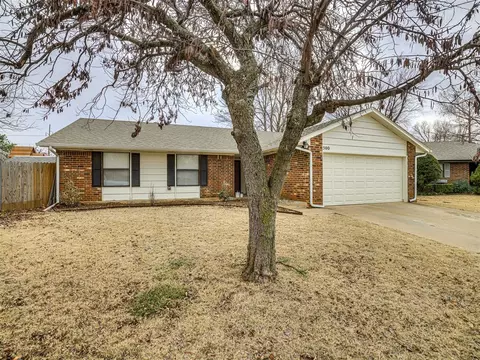 500 Cinnamon Dr, Edmond, OK 73003