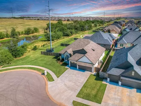 9329 NW 83rd St, Yukon, OK 73099