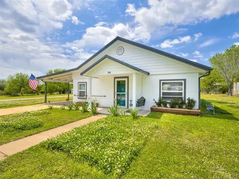 104 N Cedar Ave, Stroud, OK 74079