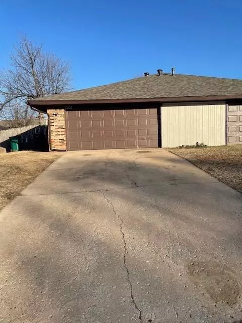 7302 Kings Manor Ct, Oklahoma City, OK 73132