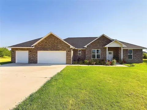 9598 Monterey Dr, Edmond, OK 73025
